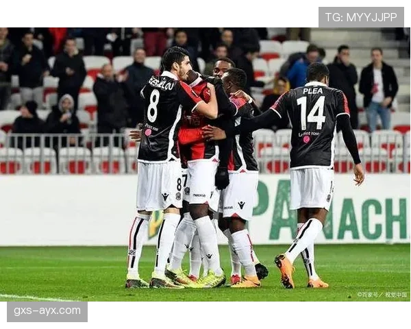 加拉塔萨雷后防坚如磐石,新赛季防守表现引瞩目 加拉塔萨雷后防坚如磐石,新赛季防守表现引瞩目