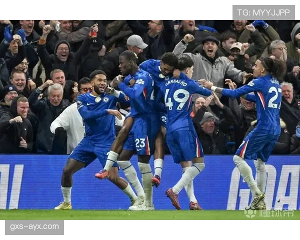 切尔西防线整体站位问题频现,当前阶段稳定性面临考验,防守表现受限 切尔西防线整体站位问题频现,当前阶段稳定性面临考验,防守表现受限