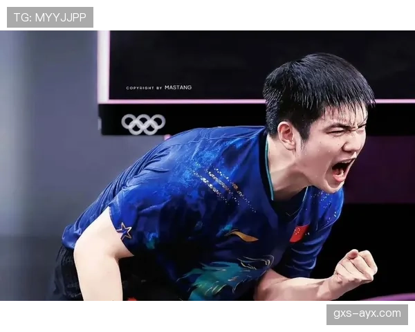 樊振东训练完随手啃个鸡腿，这自律和松弛感我真学不来